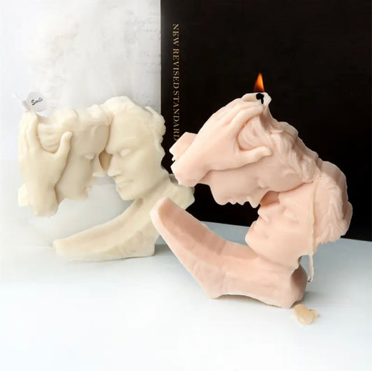 ‘Embraced Lovers’ candle