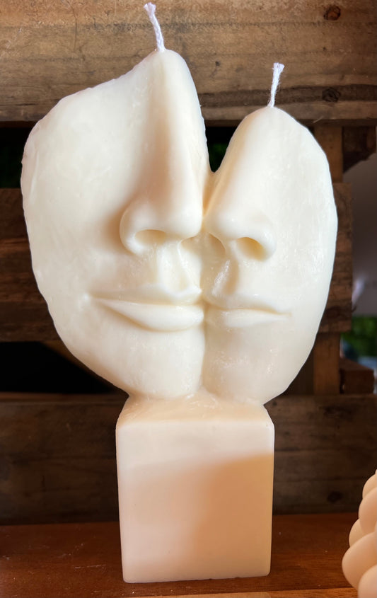 The kiss candle